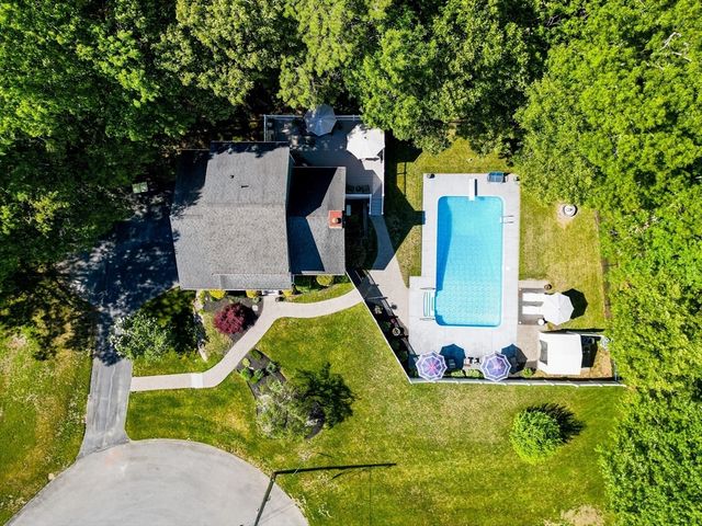 15 Heritage Rd, Acushnet, MA 02743