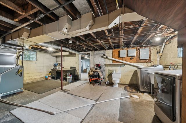 1709 Moore Ave, North Apollo, PA 15673