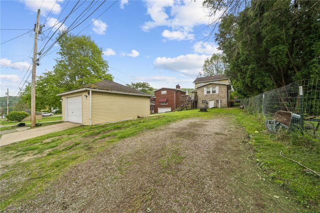 1709 Moore Ave, North Apollo, PA 15673