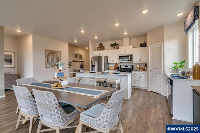 348 Greencrest St NE, Salem, OR 97301