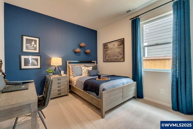 348 Greencrest St NE, Salem, OR 97301