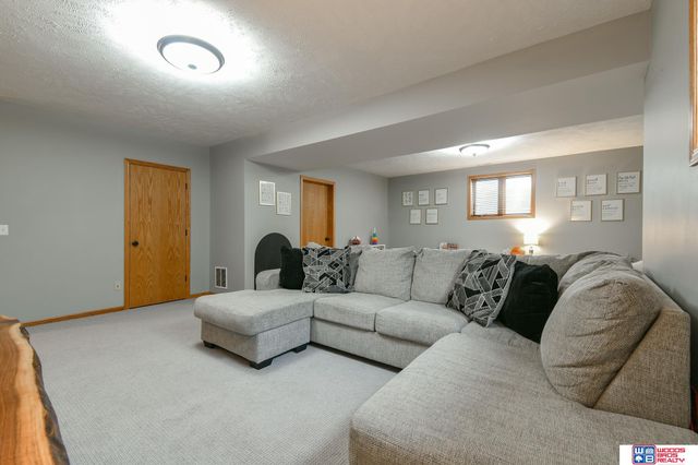 2855 Lawson Drive, Lincoln, NE 68516