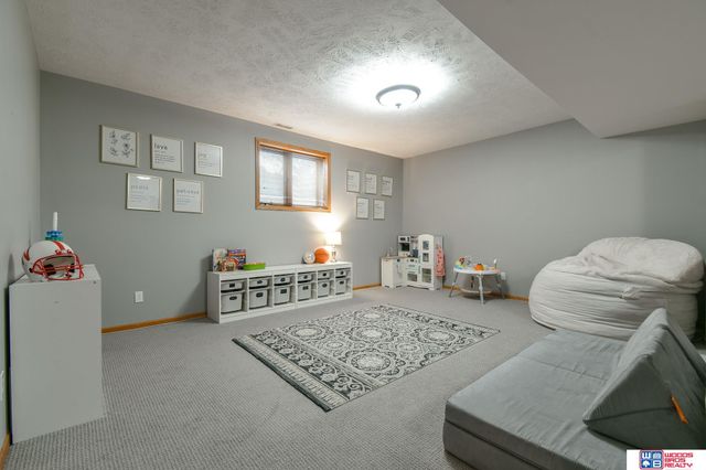 2855 Lawson Drive, Lincoln, NE 68516