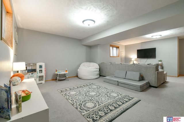 2855 Lawson Drive, Lincoln, NE 68516