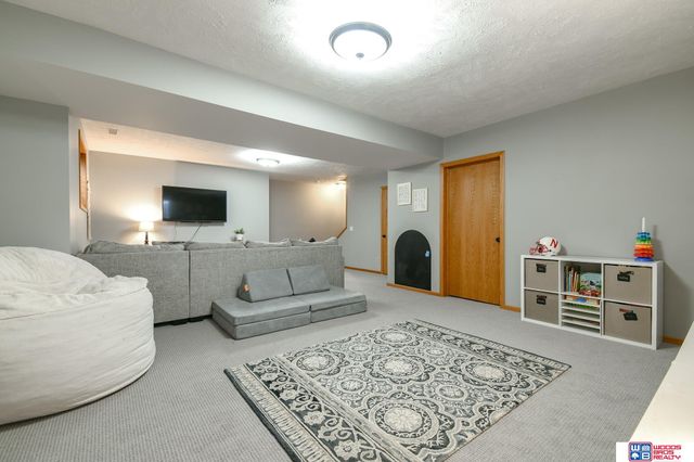 2855 Lawson Drive, Lincoln, NE 68516