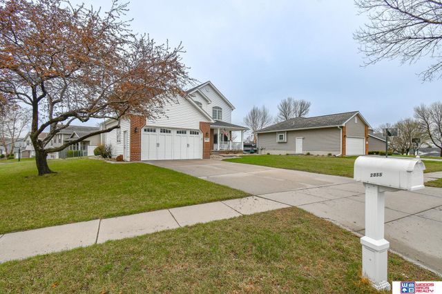 2855 Lawson Drive, Lincoln, NE 68516