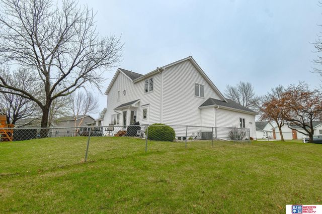 2855 Lawson Drive, Lincoln, NE 68516