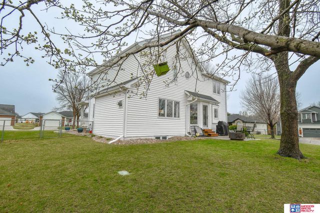 2855 Lawson Drive, Lincoln, NE 68516