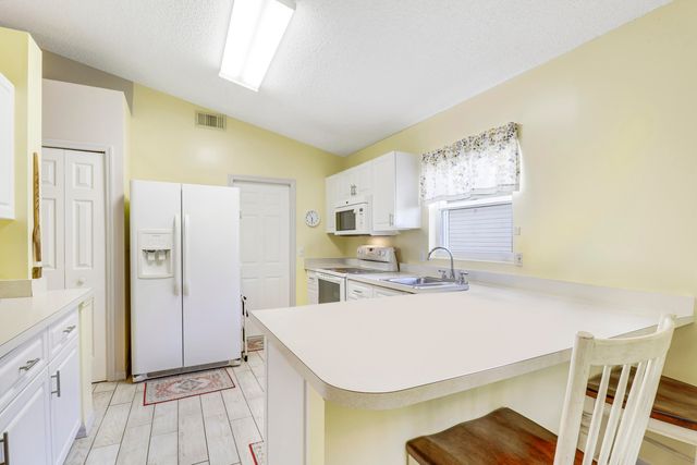 6018 Travelers Way, Fort Pierce, FL 34982