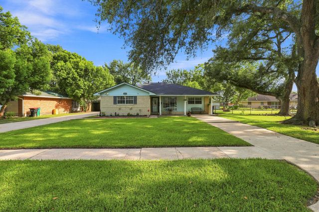1705 Chilton Drive, Baytown, TX 77520