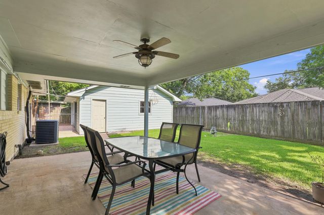 1705 Chilton Drive, Baytown, TX 77520