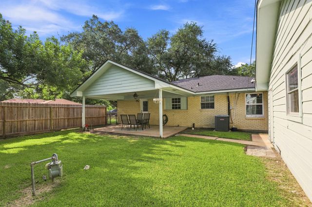 1705 Chilton Drive, Baytown, TX 77520