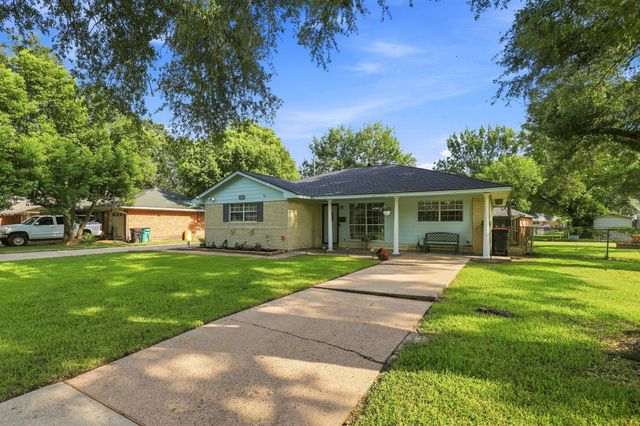 1705 Chilton Drive, Baytown, TX 77520