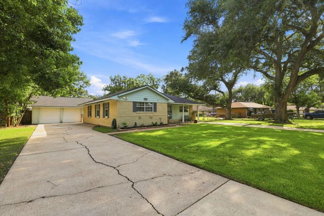 1705 Chilton Drive, Baytown, TX 77520