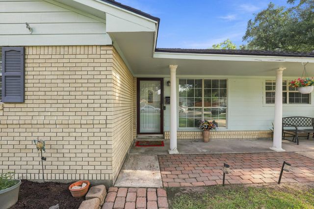 1705 Chilton Drive, Baytown, TX 77520