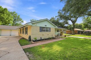 1705 Chilton Drive, Baytown, TX 77520