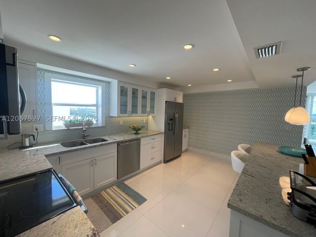 5001 Collins Ave 14A, Miami Beach, FL 33140