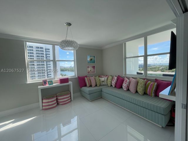 5001 Collins Ave 14A, Miami Beach, FL 33140