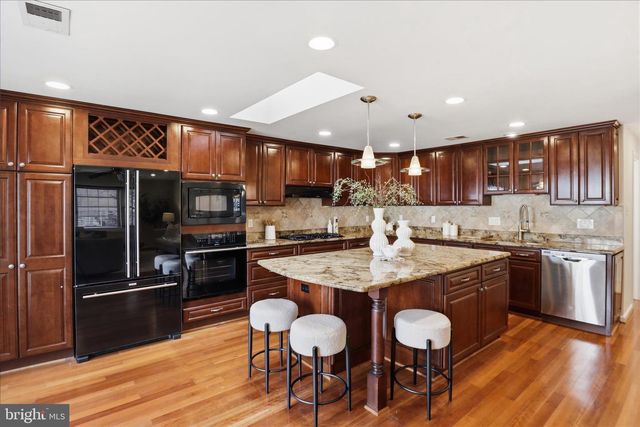 2228 LOCH LOMOND DR, Vienna, VA 22181