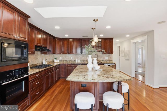 2228 LOCH LOMOND DR, Vienna, VA 22181