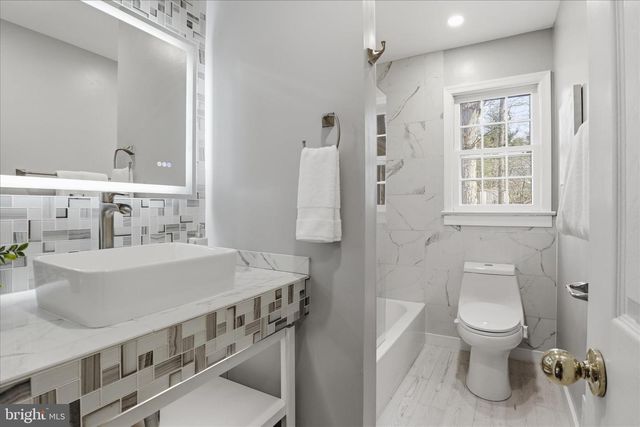 2228 LOCH LOMOND DR, Vienna, VA 22181