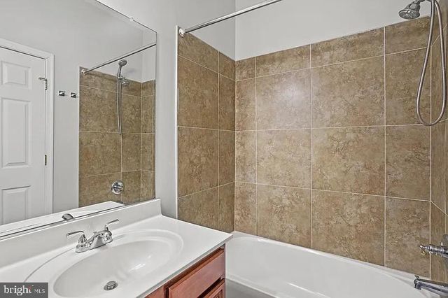 24689 SILTSTONE SQ, Aldie, VA 20105