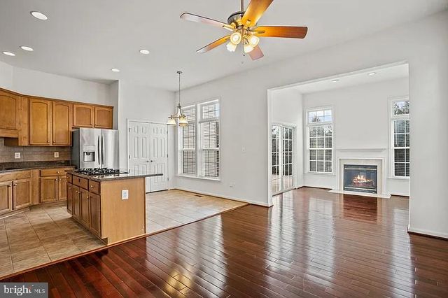 24689 SILTSTONE SQ, Aldie, VA 20105