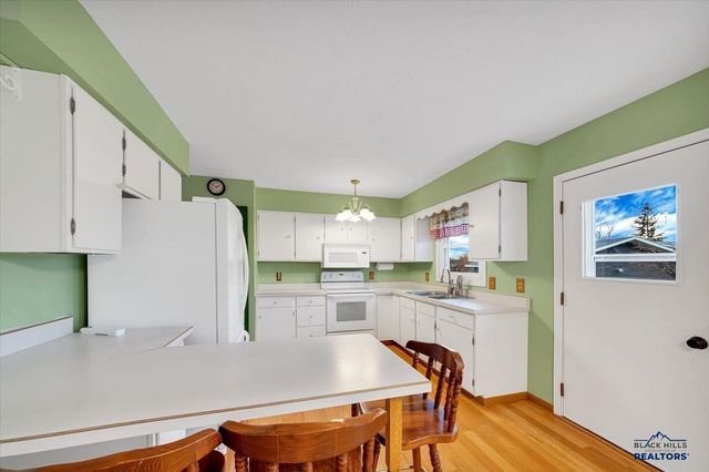 4613 HOGAN, Rapid City, SD 57703