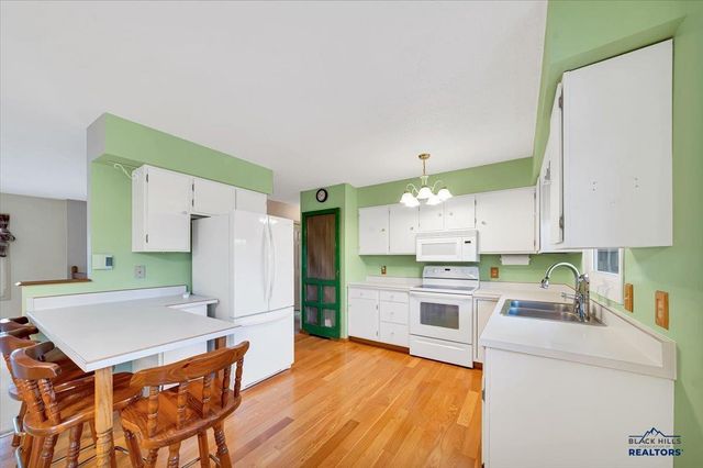 4613 HOGAN, Rapid City, SD 57703