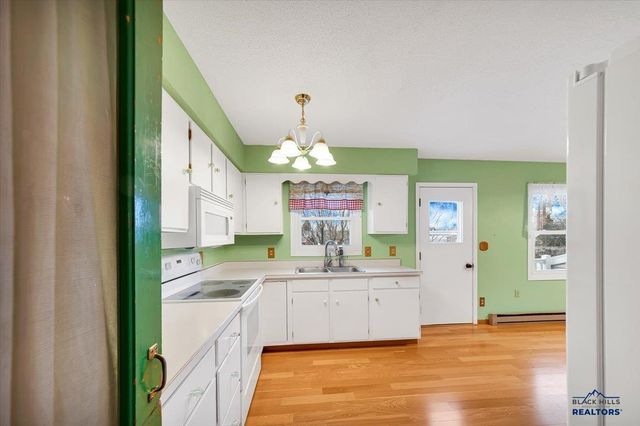 4613 HOGAN, Rapid City, SD 57703