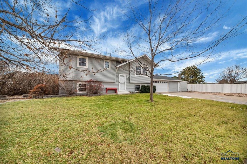 4613 HOGAN, Rapid City, SD 57703