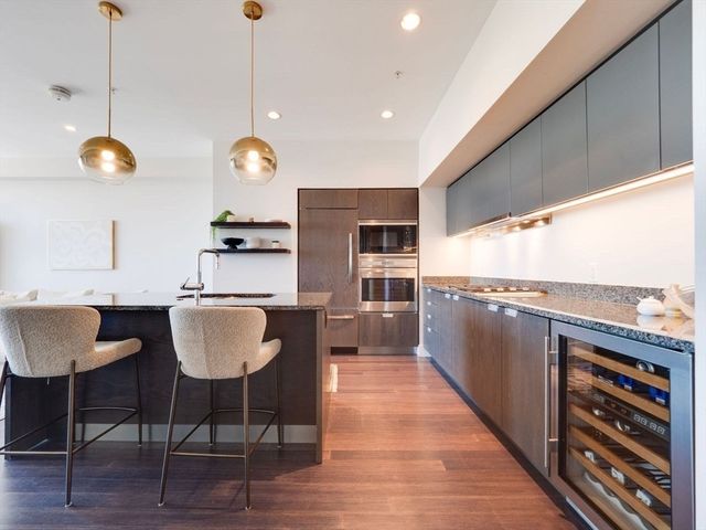 110 Stuart Street 27C, Boston, MA 02116