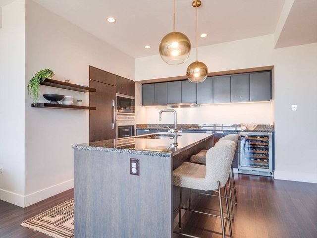 110 Stuart Street 27C, Boston, MA 02116