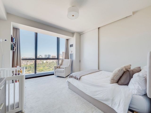 110 Stuart Street 27C, Boston, MA 02116
