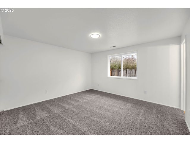 8321 Ne 157TH Ave, Vancouver, WA 98682