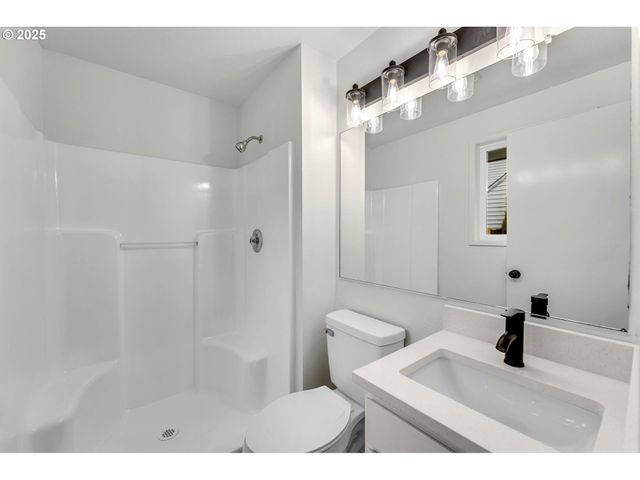 8321 Ne 157TH Ave, Vancouver, WA 98682