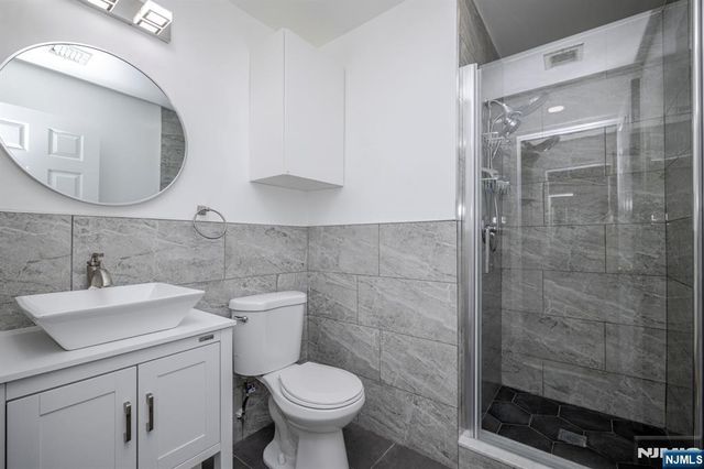 400 Crown Court 571, Edgewater, NJ 07020