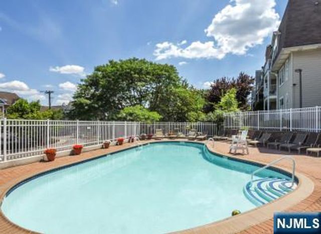 400 Crown Court 571, Edgewater, NJ 07020