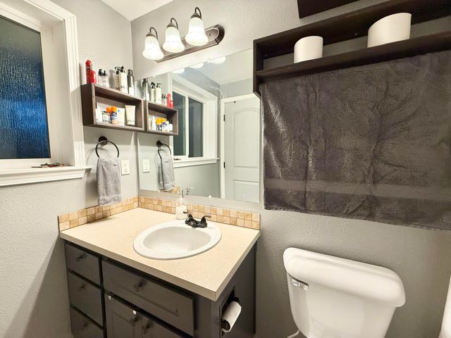 5704 Upland Drive, Klamath Falls, OR 97603