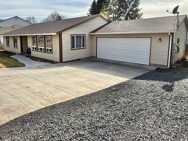 5704 Upland Drive, Klamath Falls, OR 97603