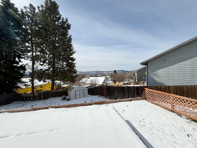 5704 Upland Drive, Klamath Falls, OR 97603