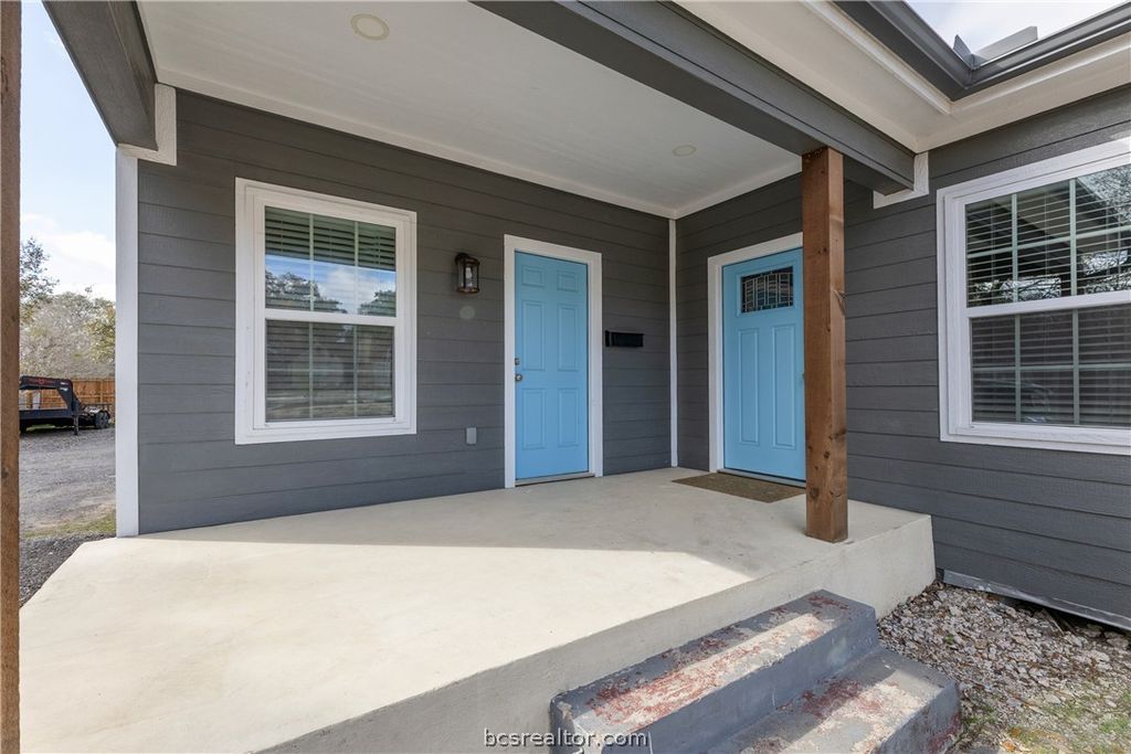 1557 East Wm J Bryan Parkway, Bryan, TX 77803 — photo 2