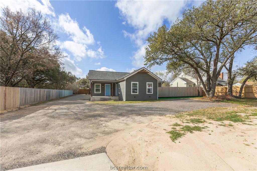 1557 East Wm J Bryan Parkway, Bryan, TX 77803 — photo 3