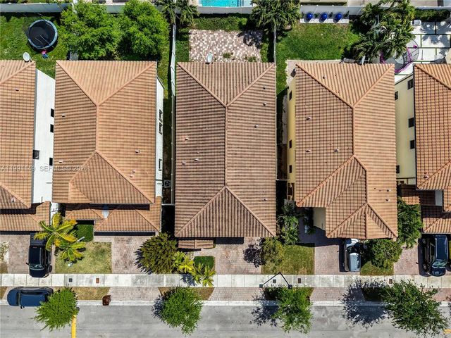 8841 W 34th Ct, Hialeah, FL 33018