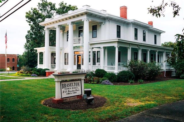 470 Winding Rose Drive, Hoschton, GA 30548