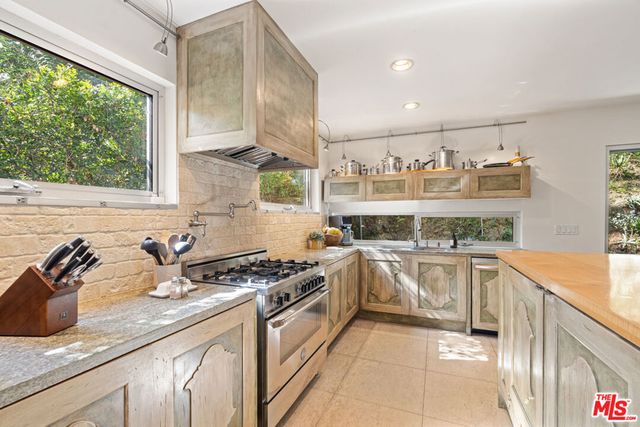 1853 Nichols Canyon Road, Los Angeles, CA 90046