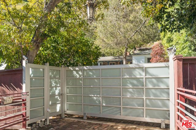 1853 Nichols Canyon Road, Los Angeles, CA 90046