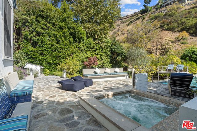 1853 Nichols Canyon Road, Los Angeles, CA 90046