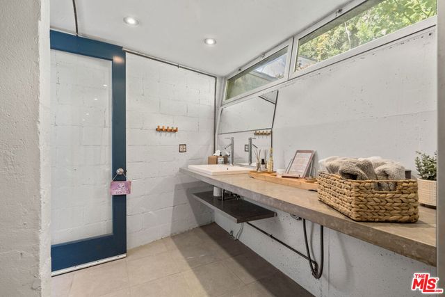 1853 Nichols Canyon Road, Los Angeles, CA 90046