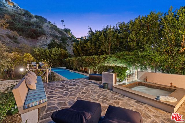 1853 Nichols Canyon Road, Los Angeles, CA 90046